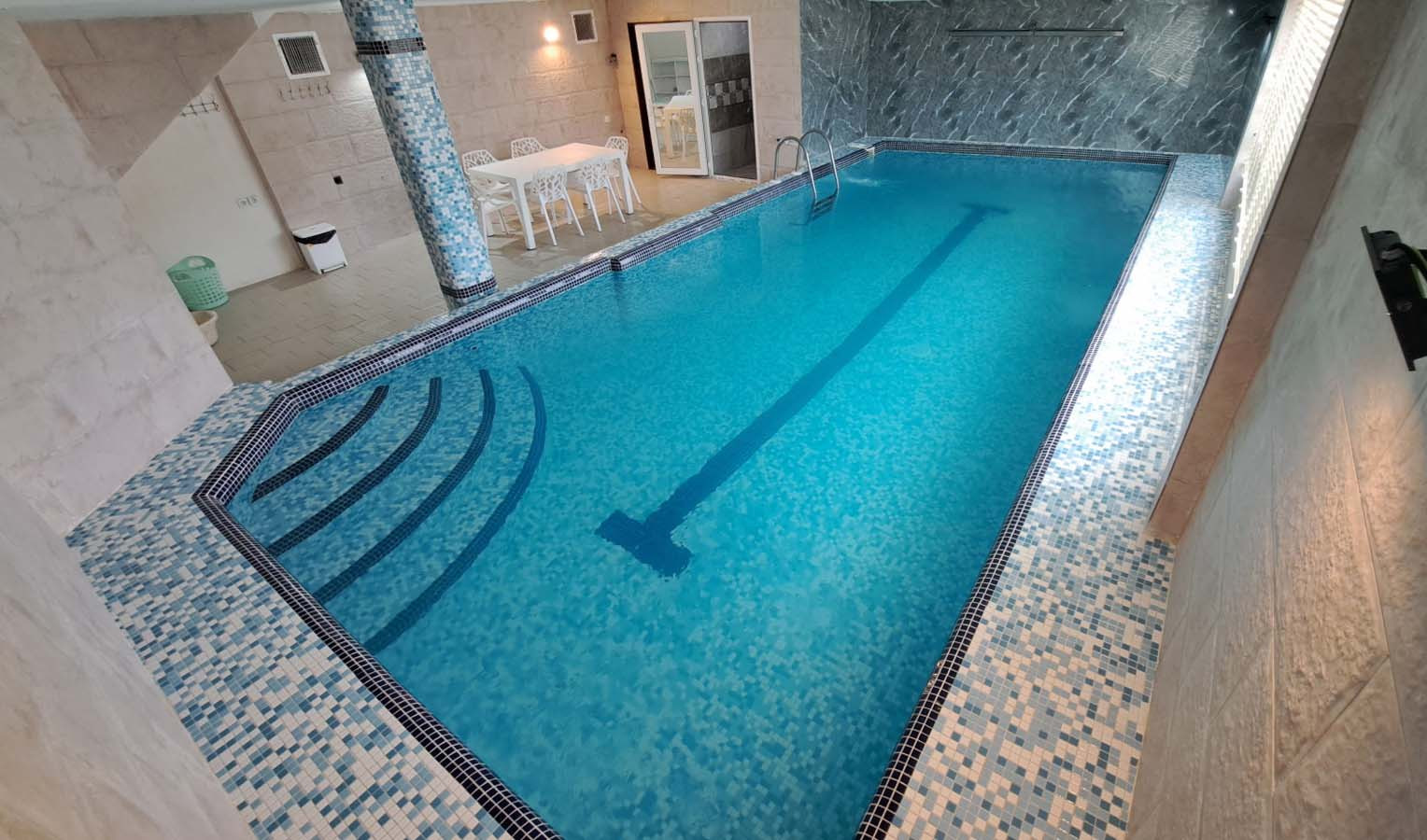 استخر سر پوشیده