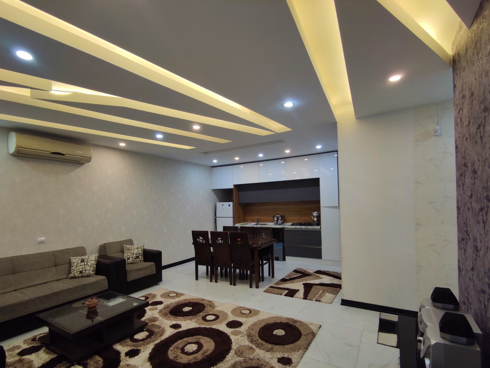 اتاق پذیرایی و آشپزخانه اتاق پذیرایی و آشپزخانه