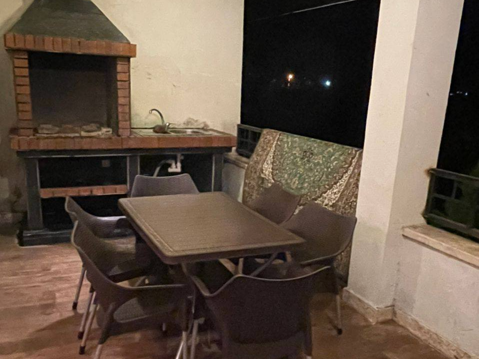 تراس و باربکیو سینک و میز نهارخوری ۶ نفره تراس و باربکیو سینک و میز نهارخوری ۶ نفره