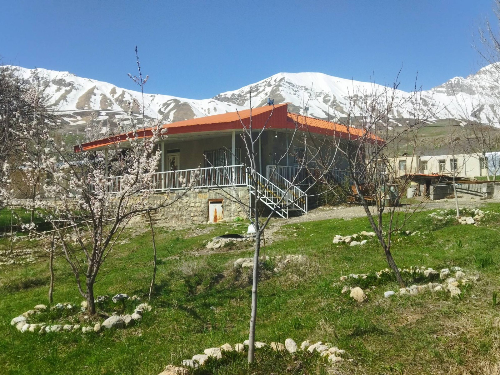 نمای بیرونی ساختمان