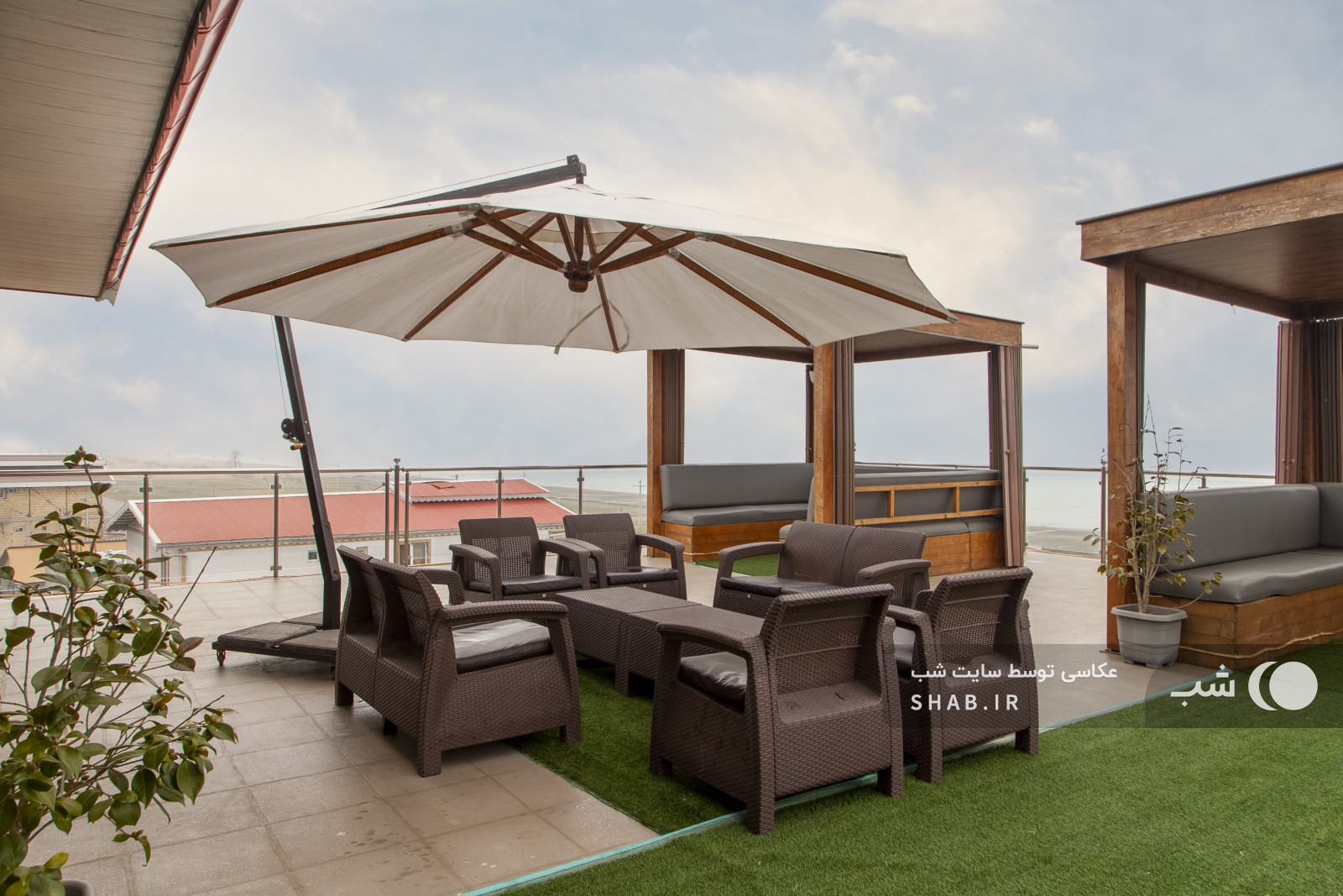 روف گاردن با ویوی دریا روف گاردن با ویوی دریا