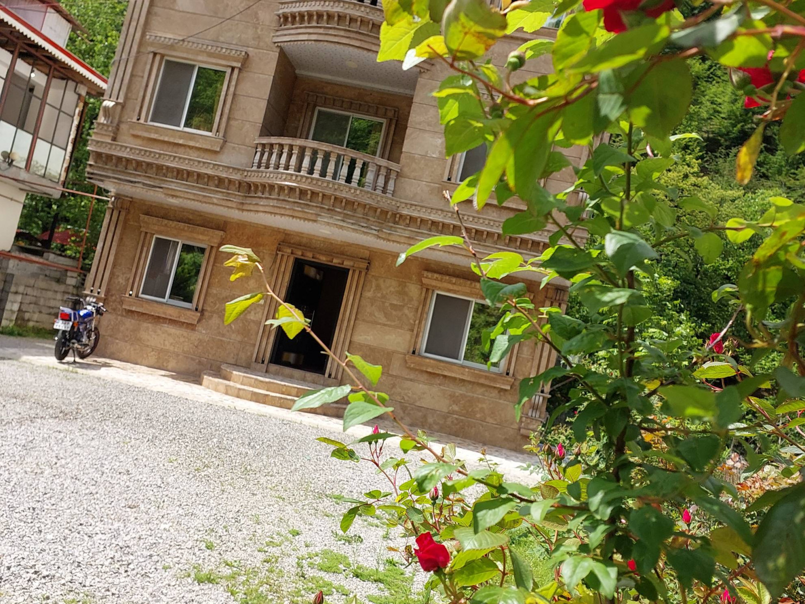 نمای بیرونی ساختمان