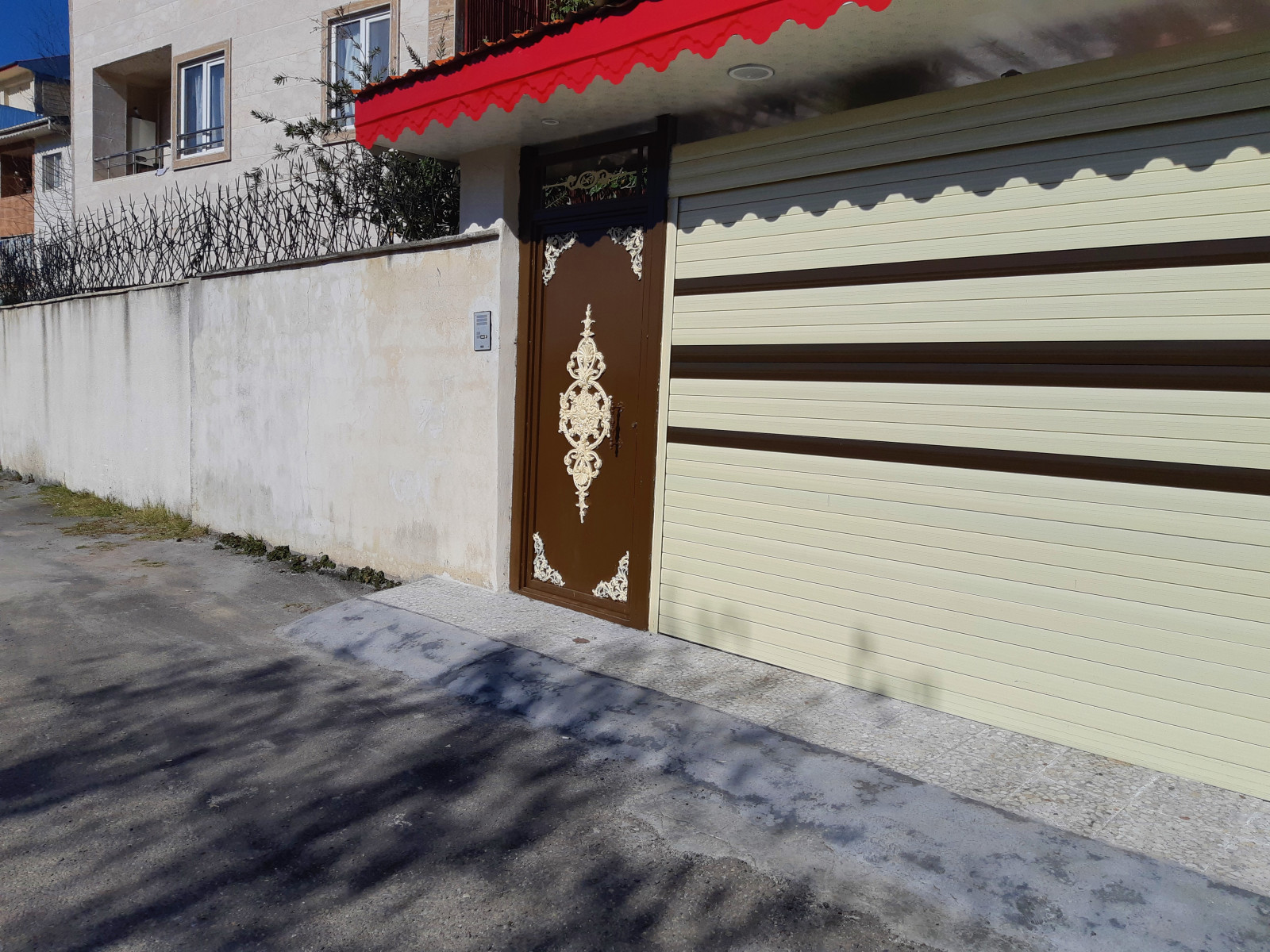 ورودی حیاط