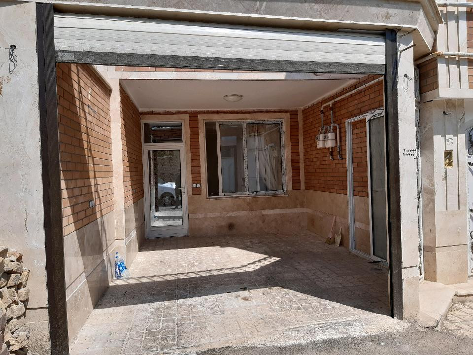 پارکینگ وحیاط