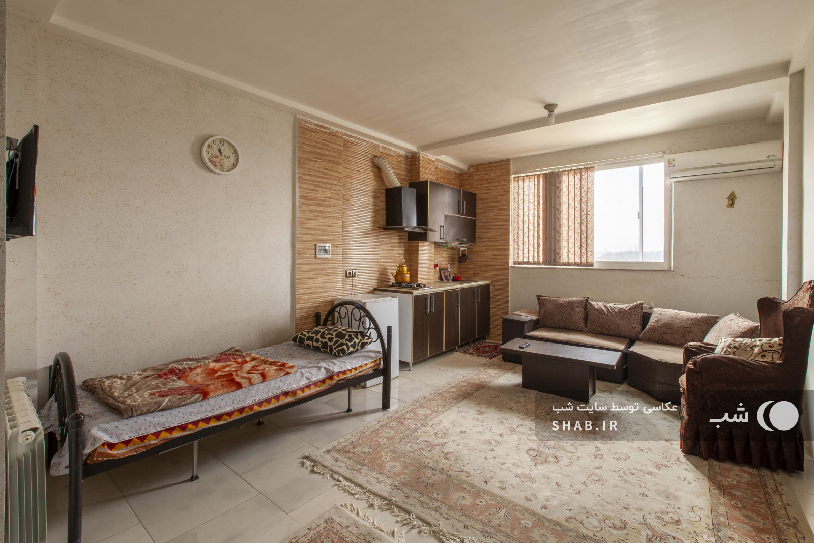 اتاق پذیرایی و آشپزخانه