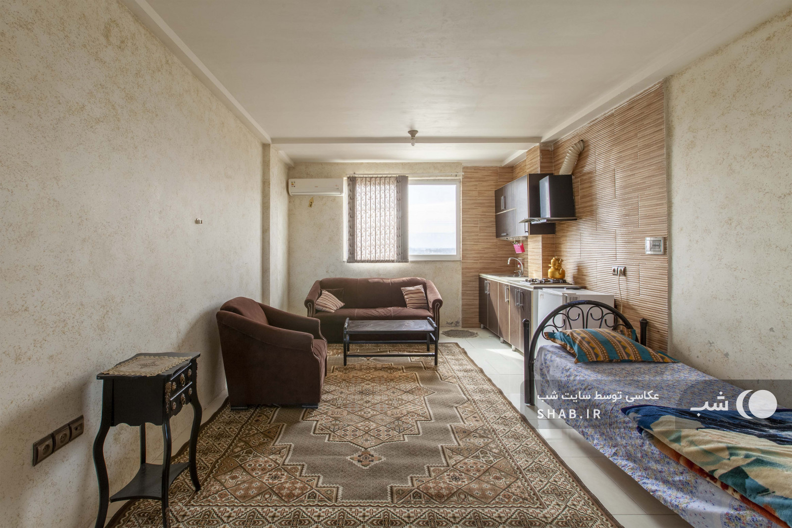 اتاق پذیرایی و آشپزخانه