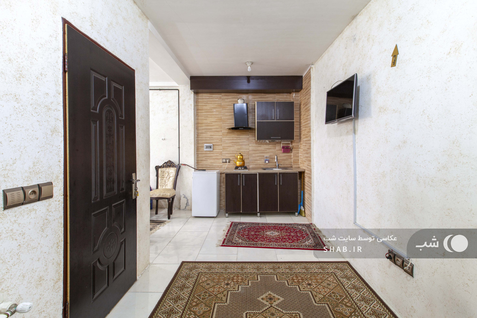 اتاق پذیرایی و آشپزخانه
