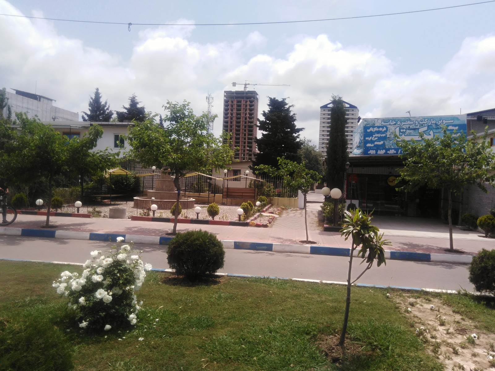 نمای بیرون مجتمع