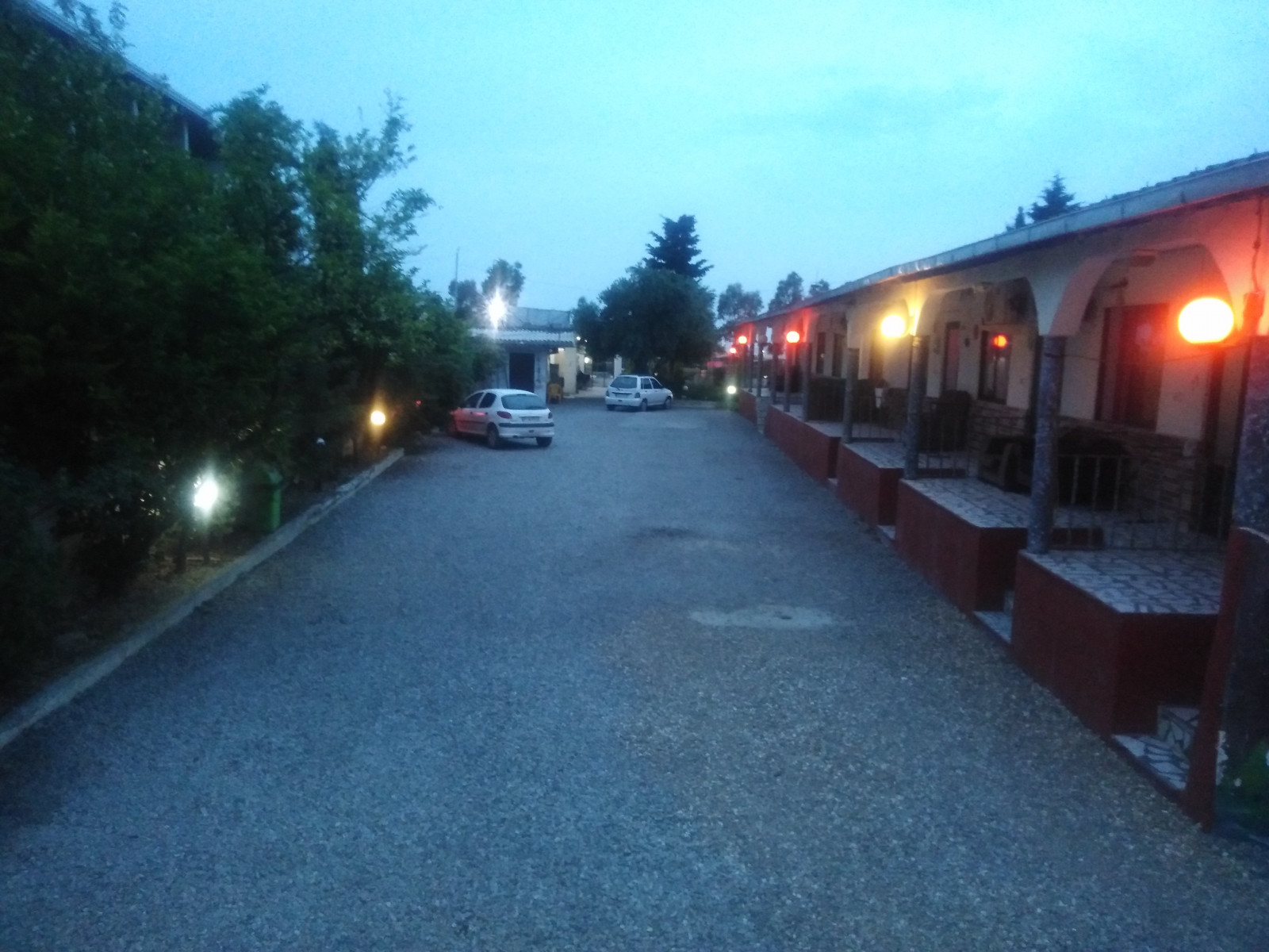 حیاط مجتمع