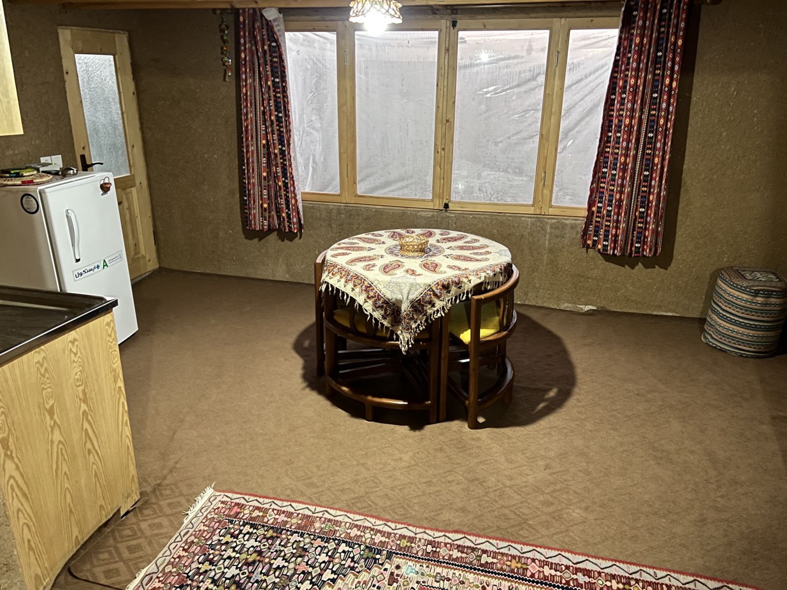 میز ناهارخوری طبقه همکف