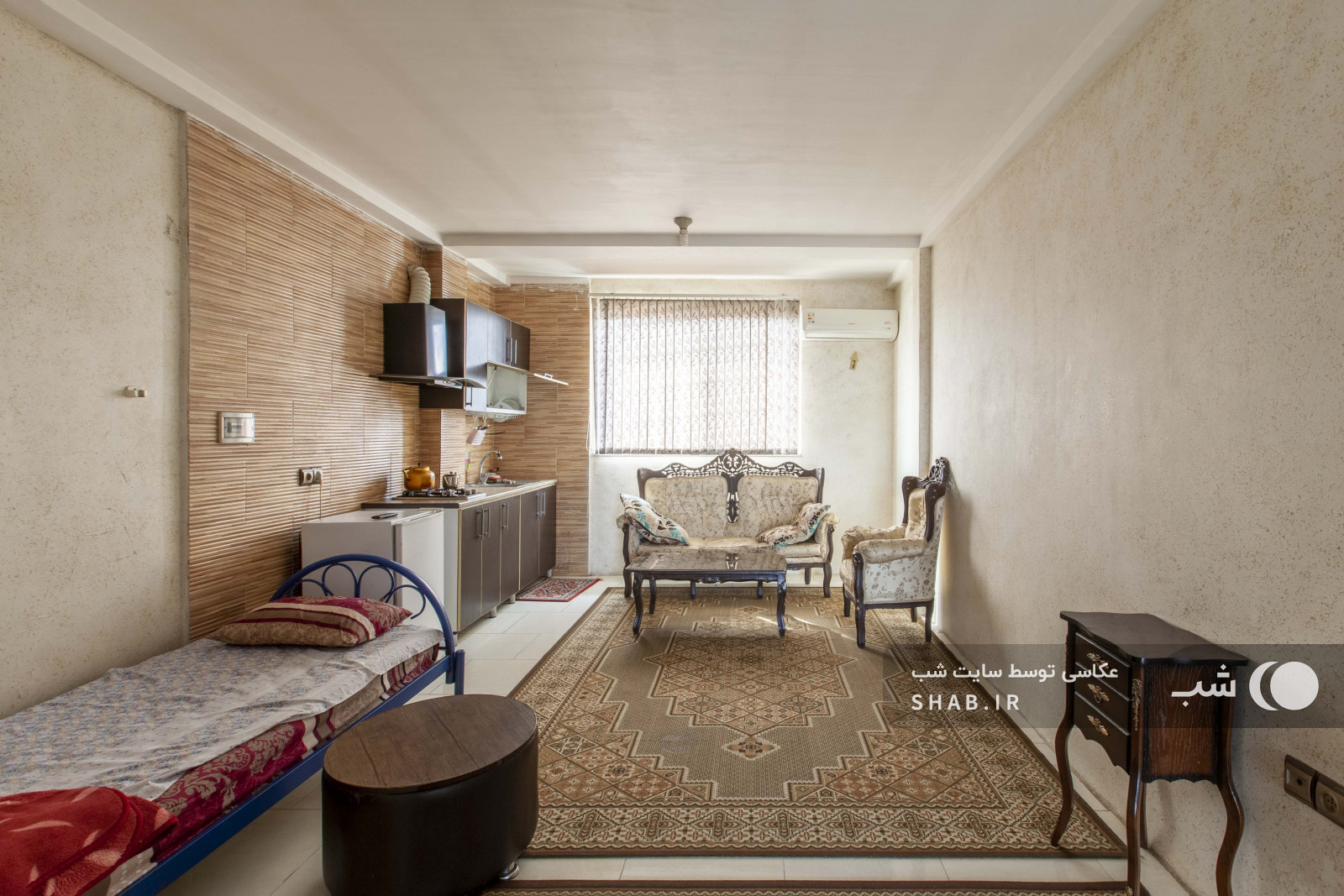 اتاق پذیرایی و آشپزخانه