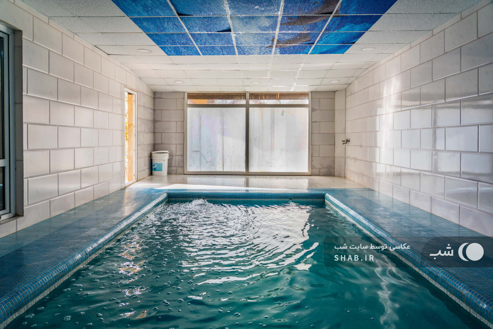 استخر سرپوشیده آبگرم استخر سرپوشیده آبگرم