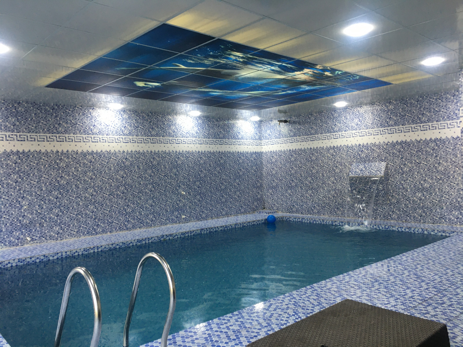 استخر سرپوشیده استخر سرپوشیده