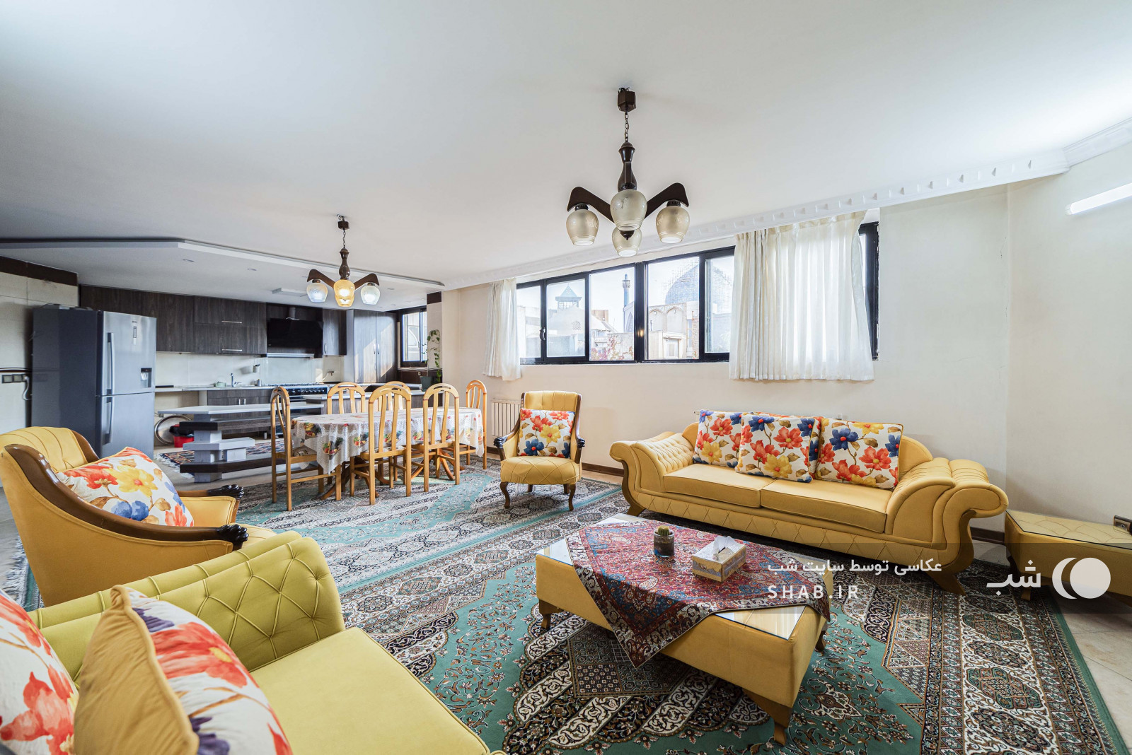 اتاق پذیرایی با ویوی مسجد جامع عباسی