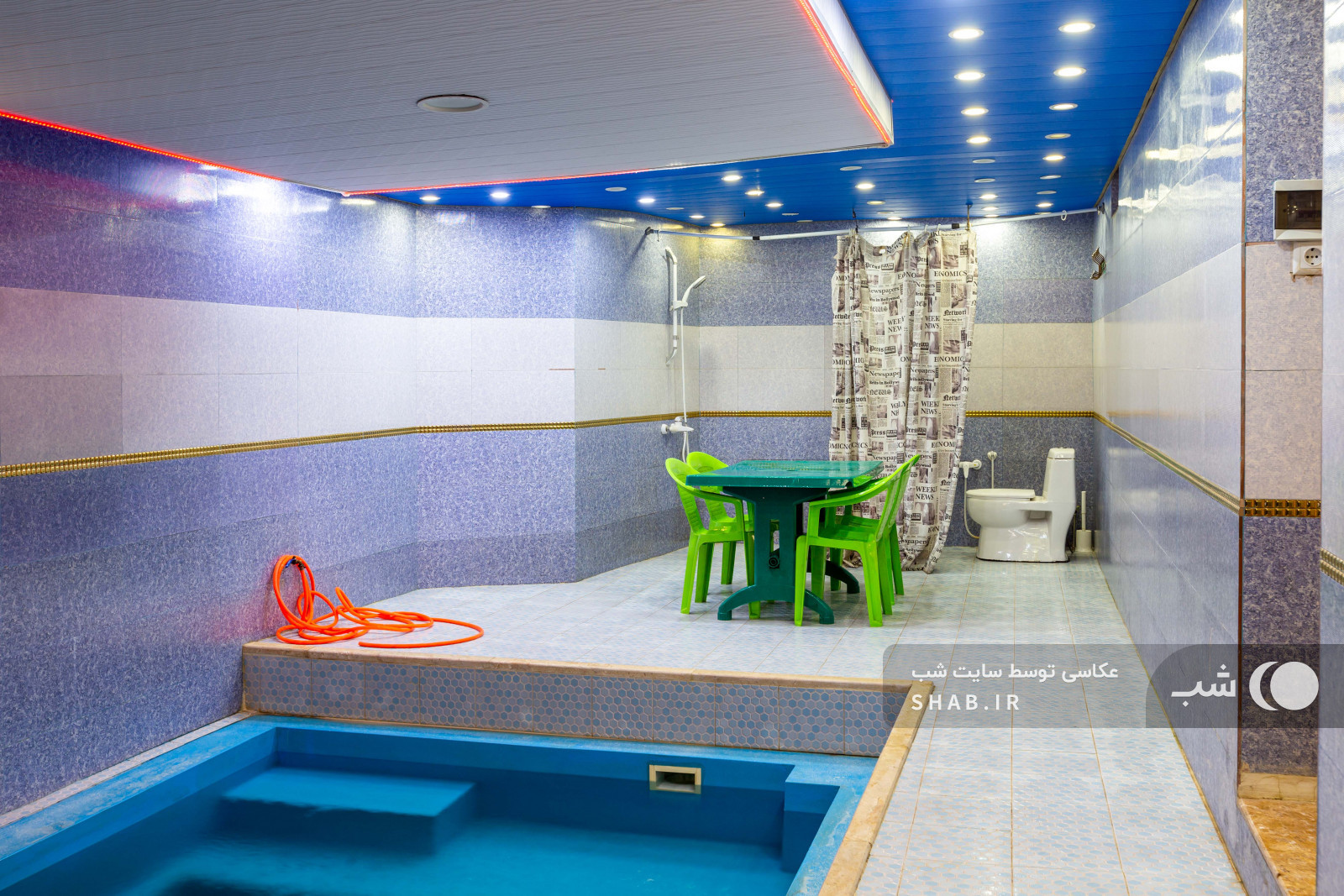 استخر آب گرم