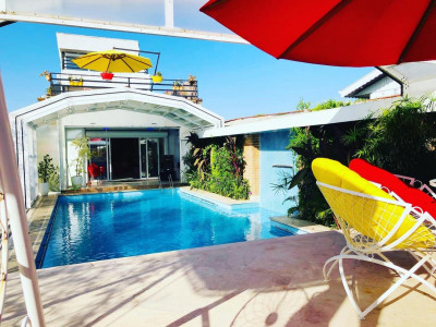 استخر روباز و سرپوشیده آبگرم، تریپلکس ساحلی