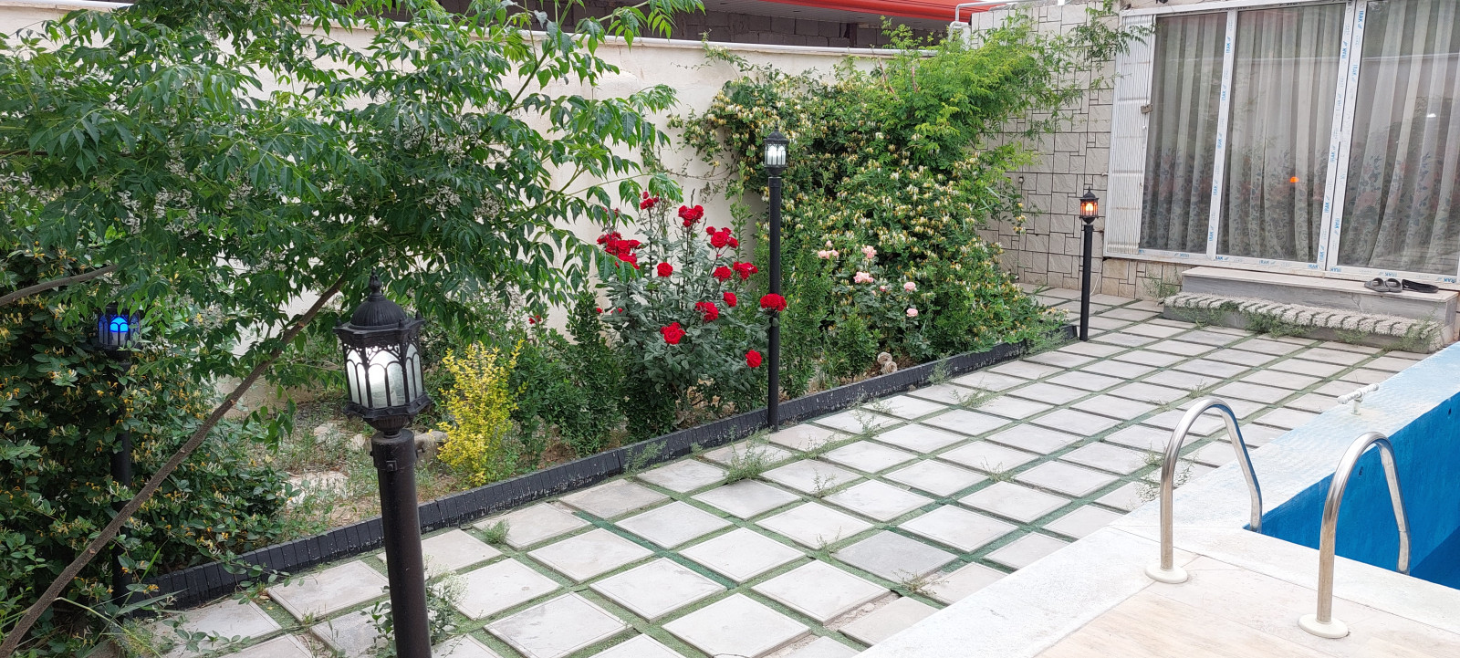 حیاط استخر حیاط استخر
