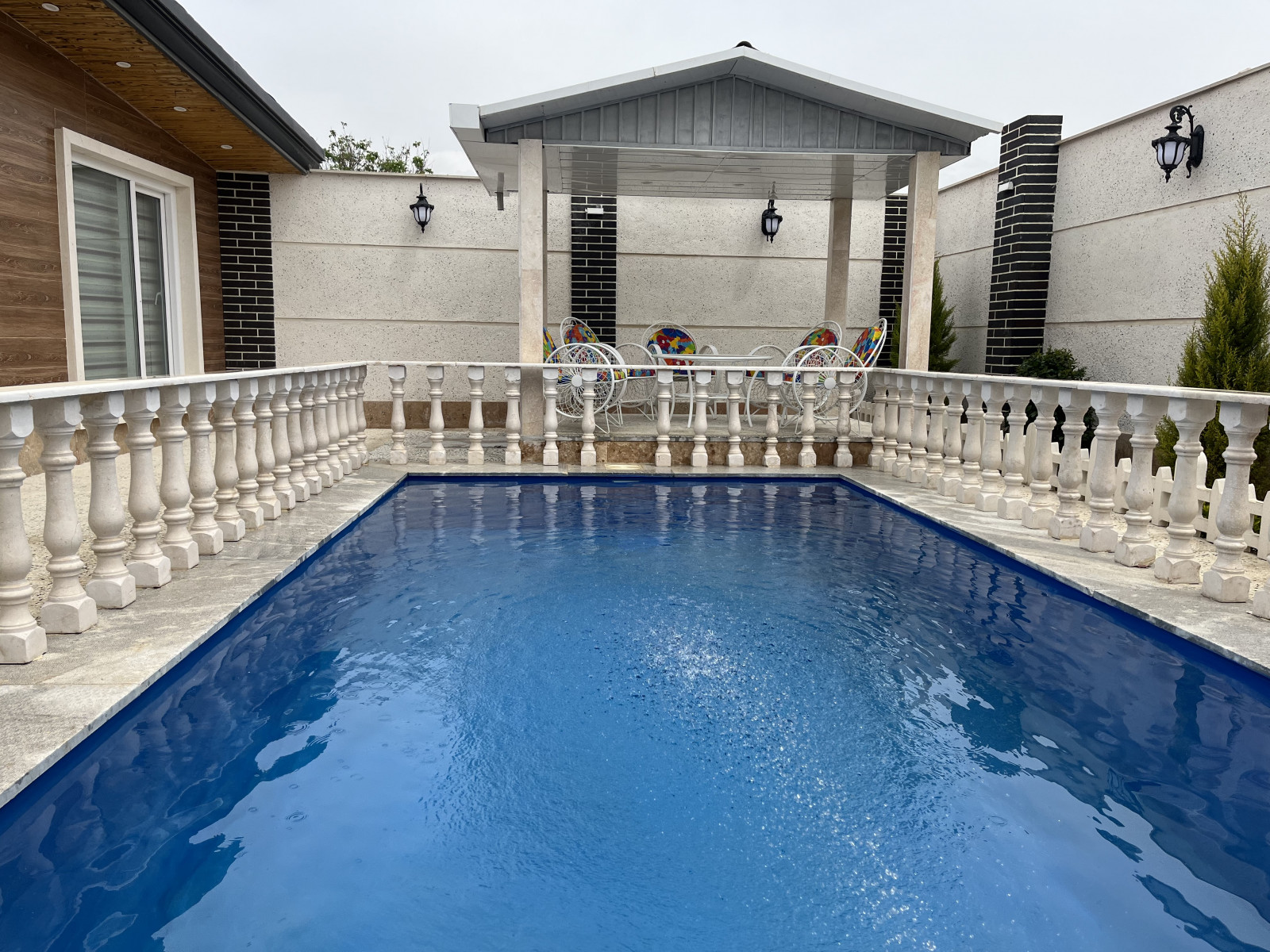 استخر و الاچیق استخر و الاچیق