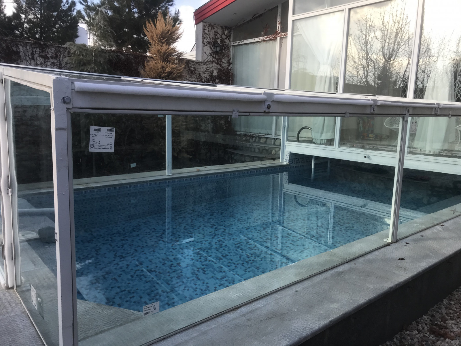 استخر سرپوشیده