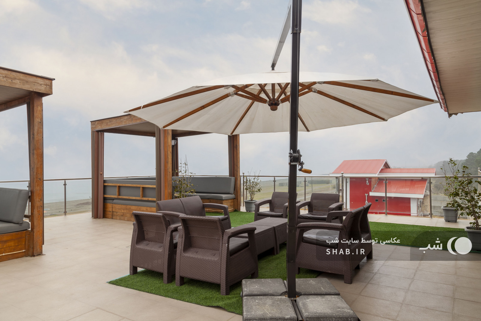 روف گاردن با ویوی دریا روف گاردن با ویوی دریا