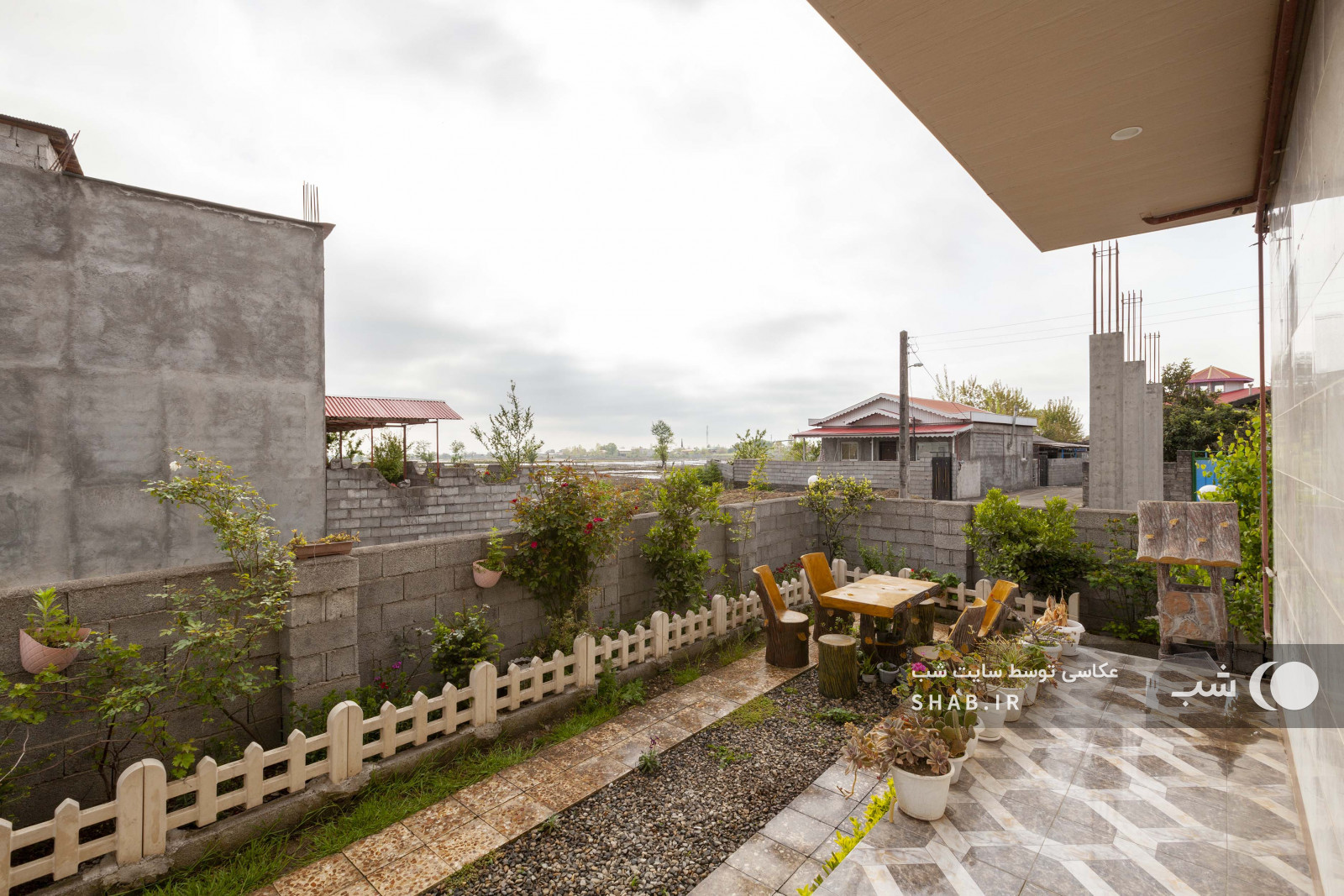 حیاط و ویوی تراس