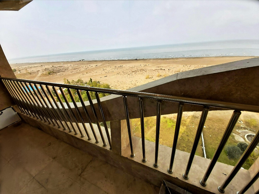 بالکن و چشم‌انداز دریا