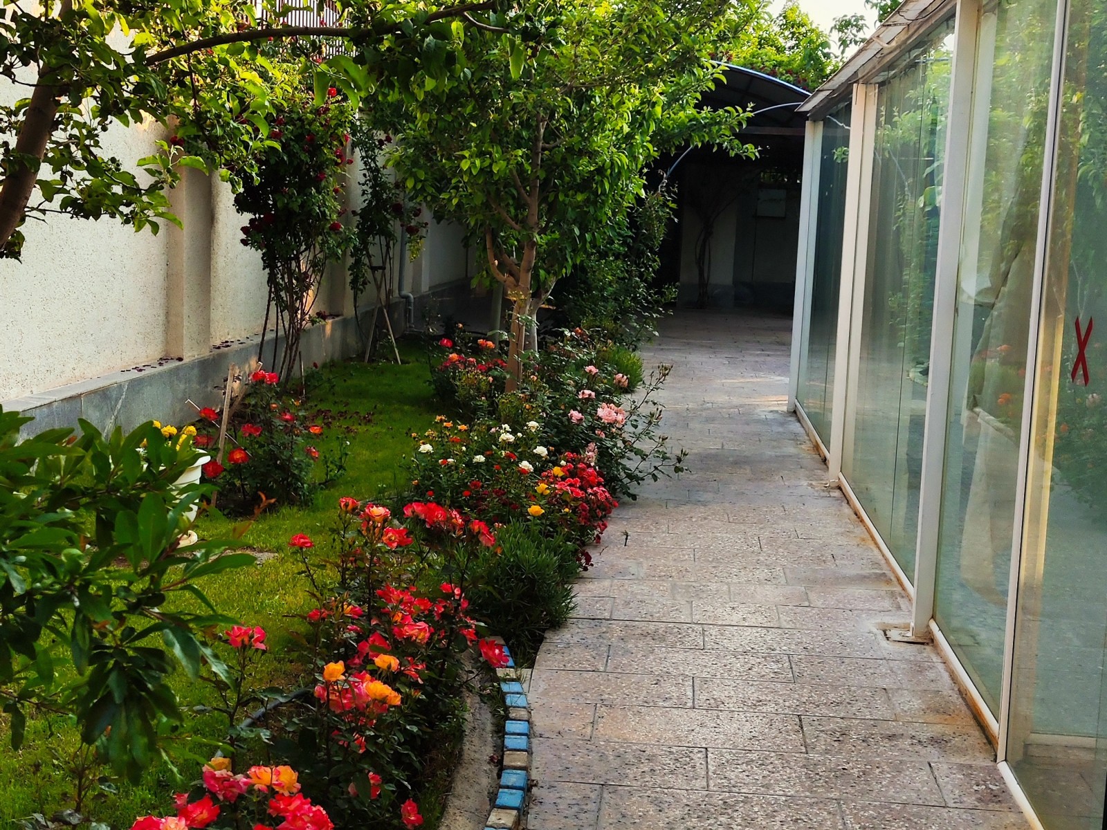 نمای شرقی باغ مشرف به رختکن استخر