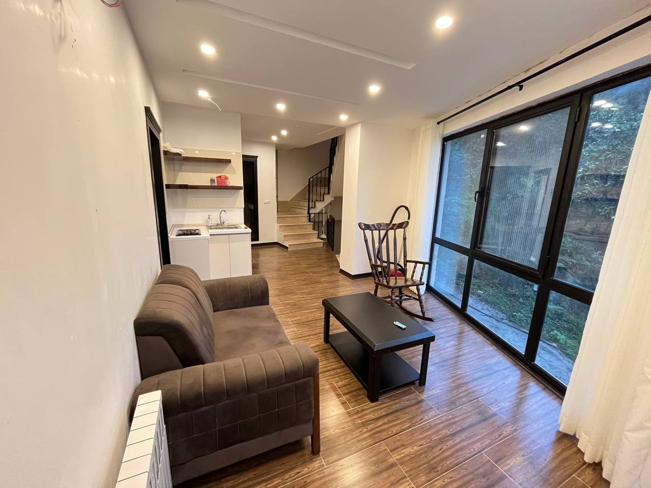 سالن طبقه همکف سالن طبقه همکف