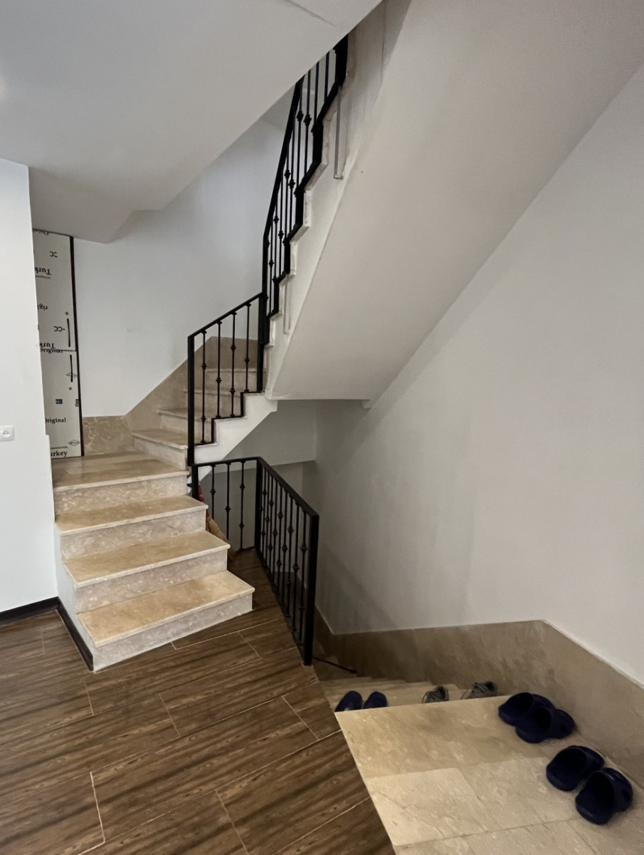 راه پله طبقه همکف راه پله طبقه همکف