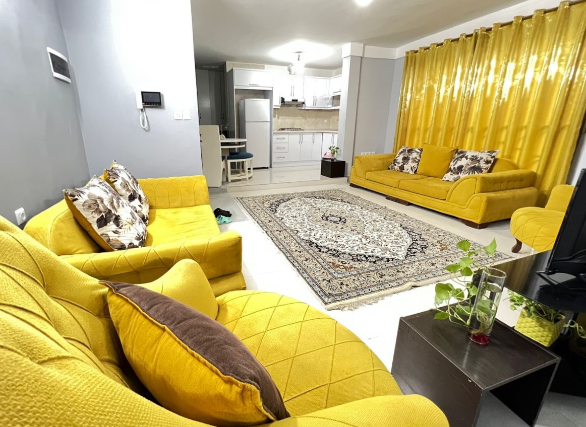 اتاق پذیرایی و آشپزخانه