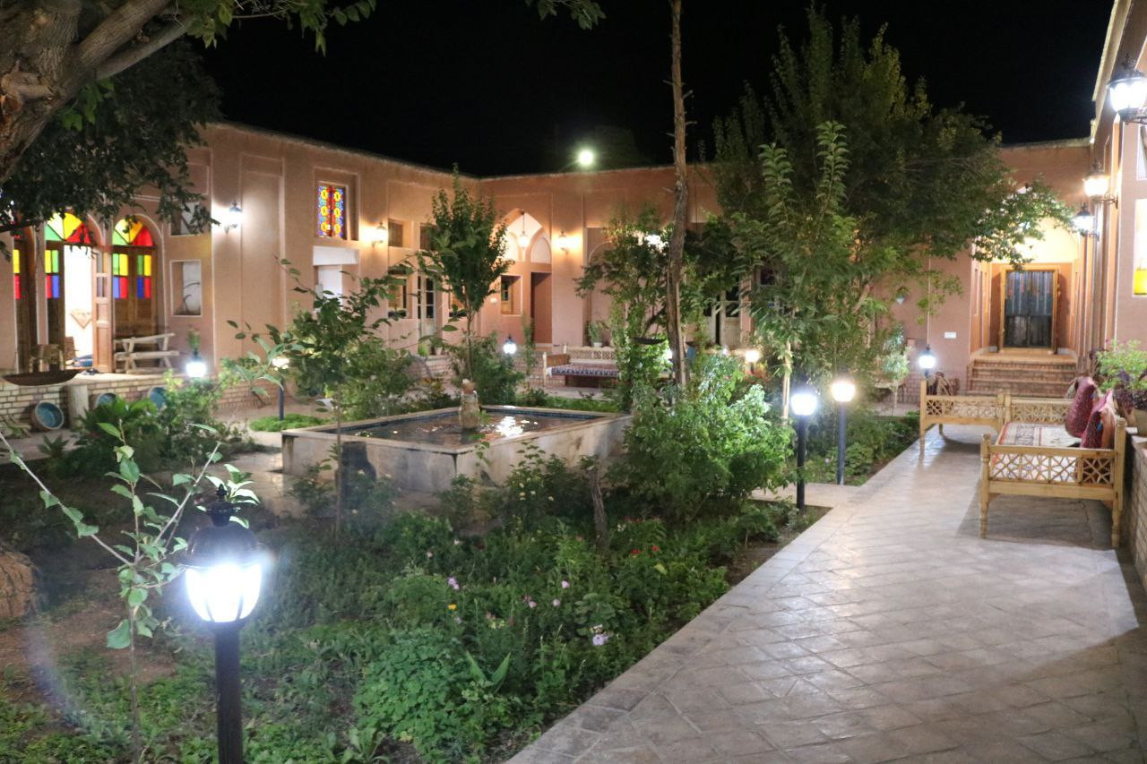 حیاط