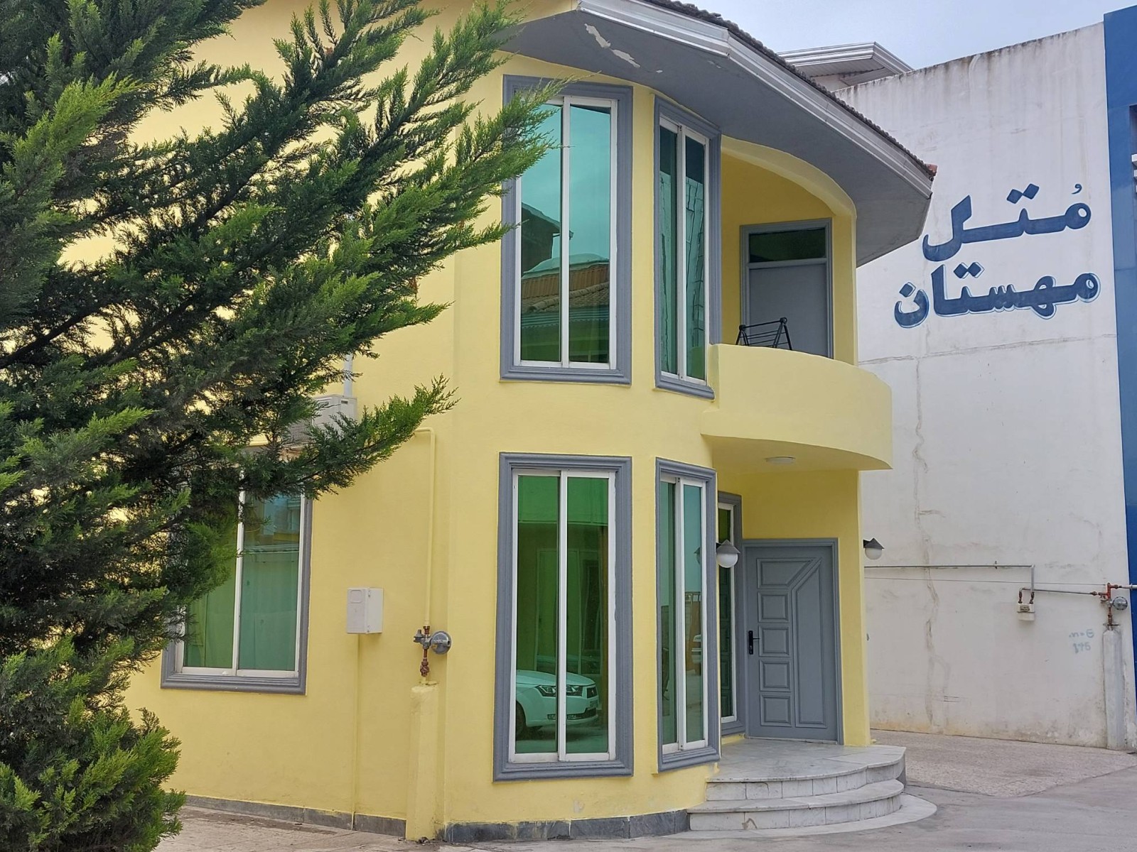 نمای بیرونی ساختمان