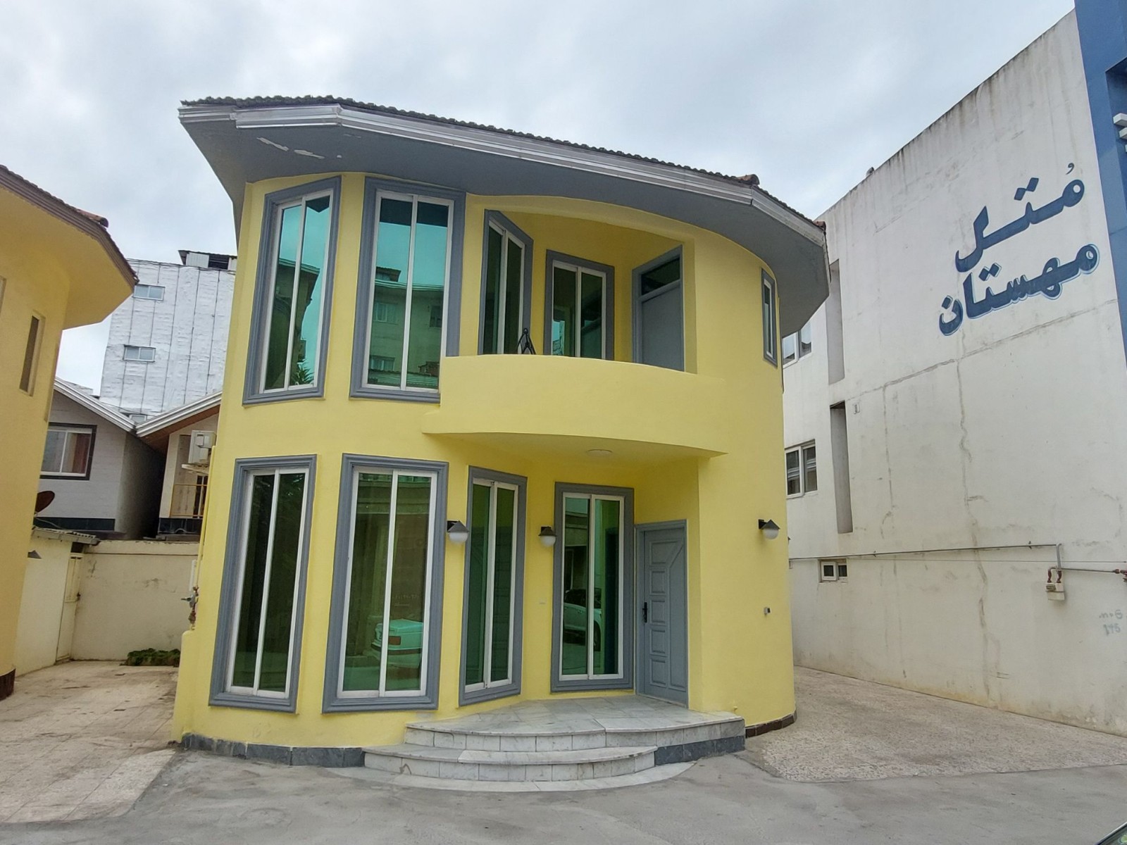 نمای بیرونی ساختمان