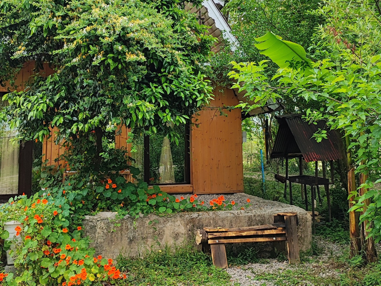 نمای بیرونی ساختمان