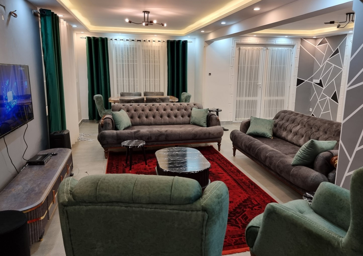 اتاق پذیرایی طبقه همکف