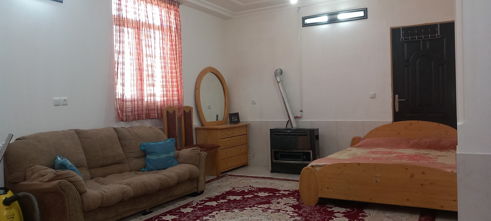 اتاق خواب ۲۰ متری با تخت خواب ۲ نفره اتاق خواب ۲۰ متری با تخت خواب ۲ نفره