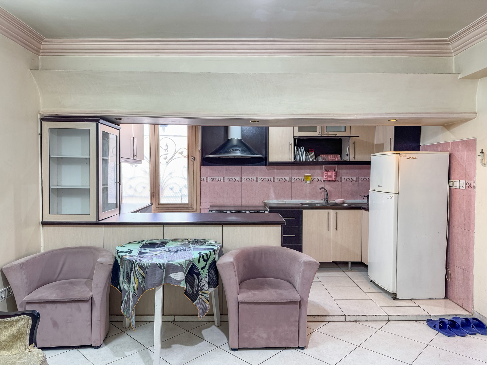 آشپزخانه و اتاق پذیرایی