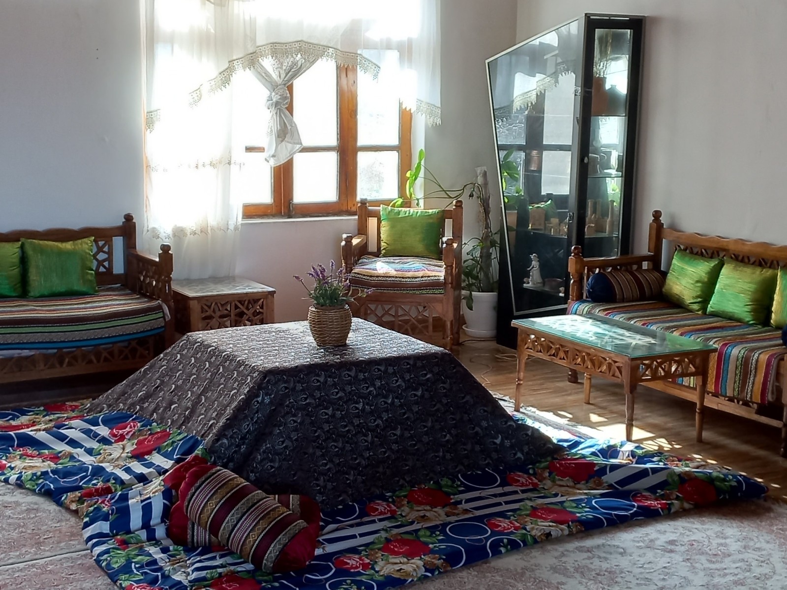 کرسی وسط پذیرایی فصل سرد