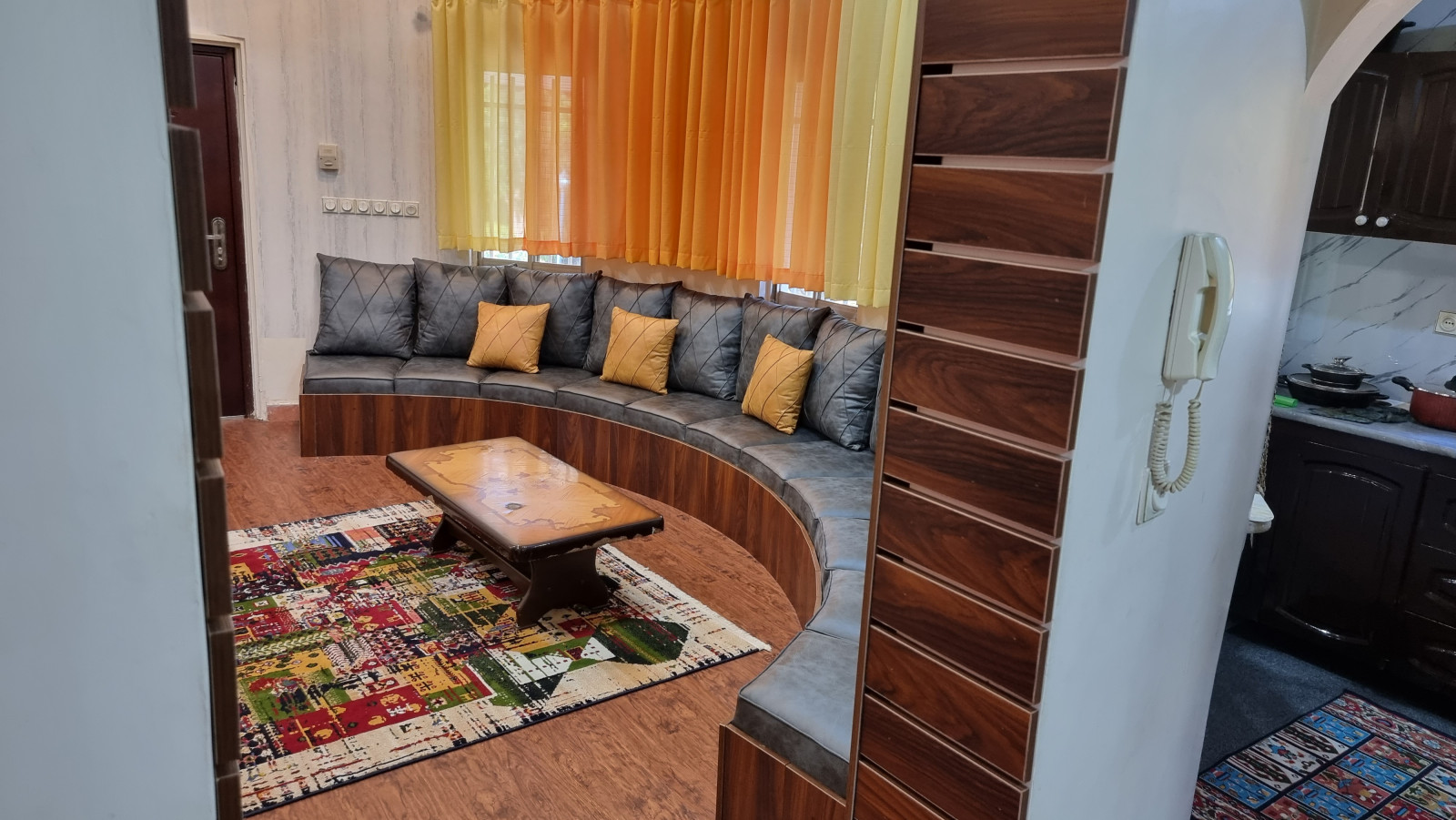 اتاق پذیرایی و آشپزخانه اتاق پذیرایی و آشپزخانه