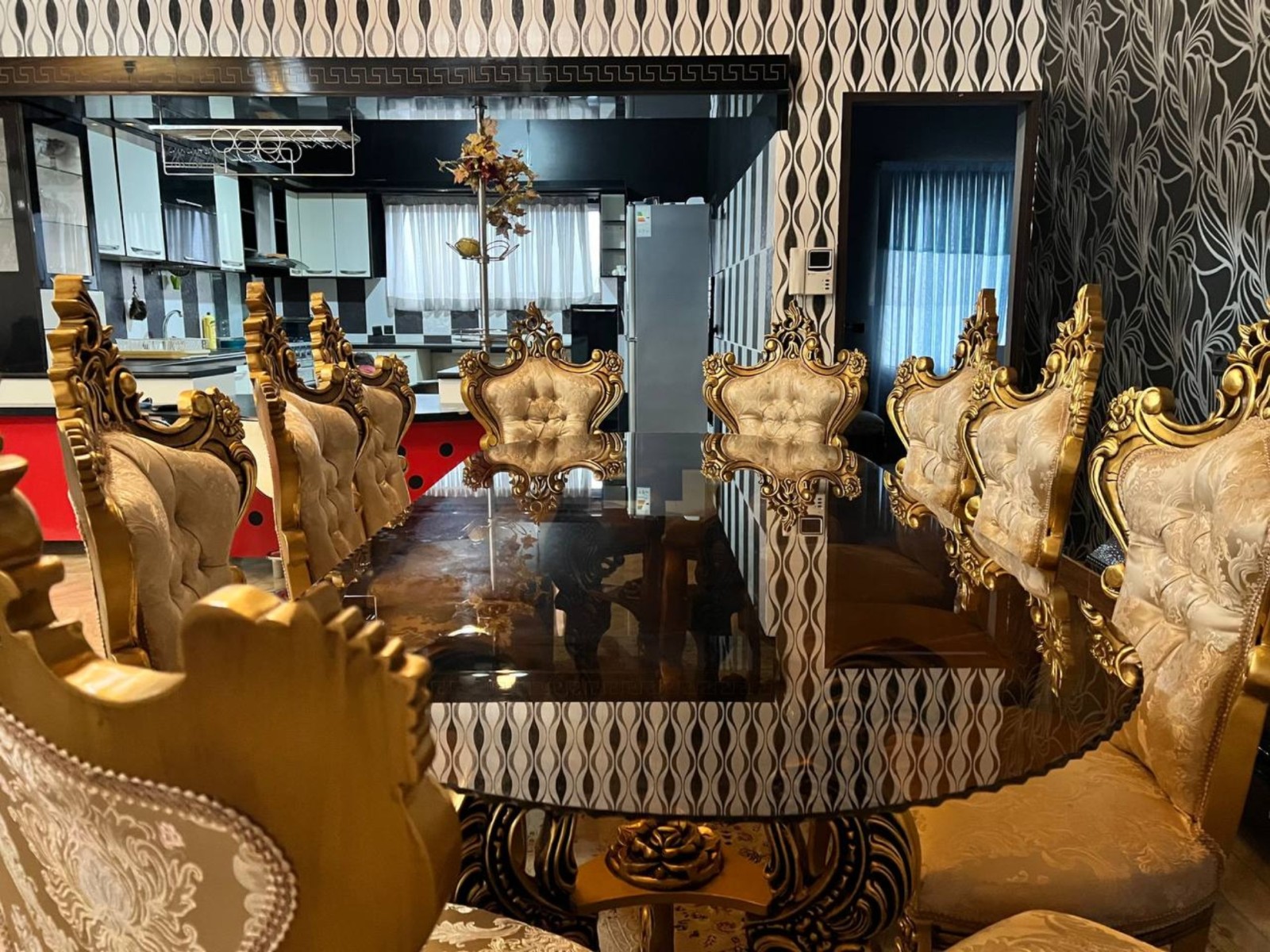 میز نهار خوری هشت نفره