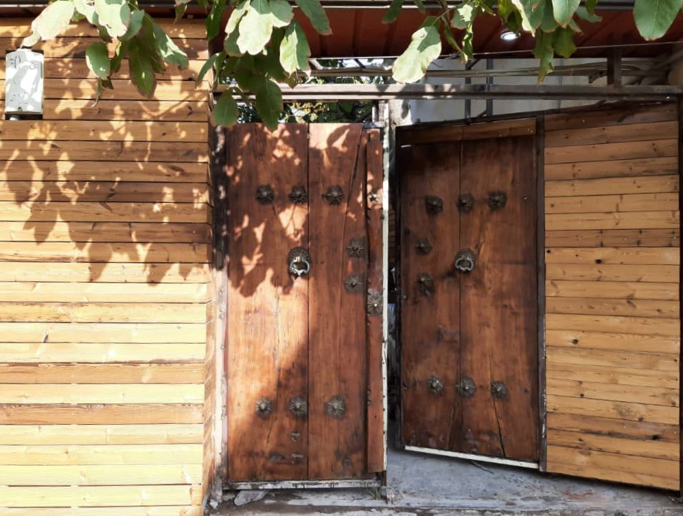 درب ورودی اقامتگاه درب ورودی اقامتگاه