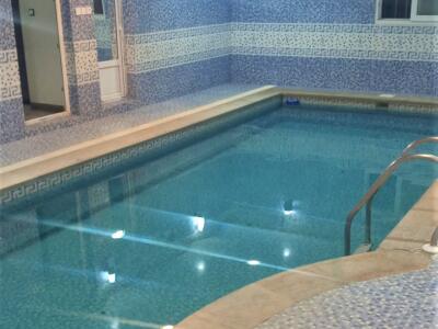 ویلای دو  خوابه با استخر سرپوشیده آب‌گرم