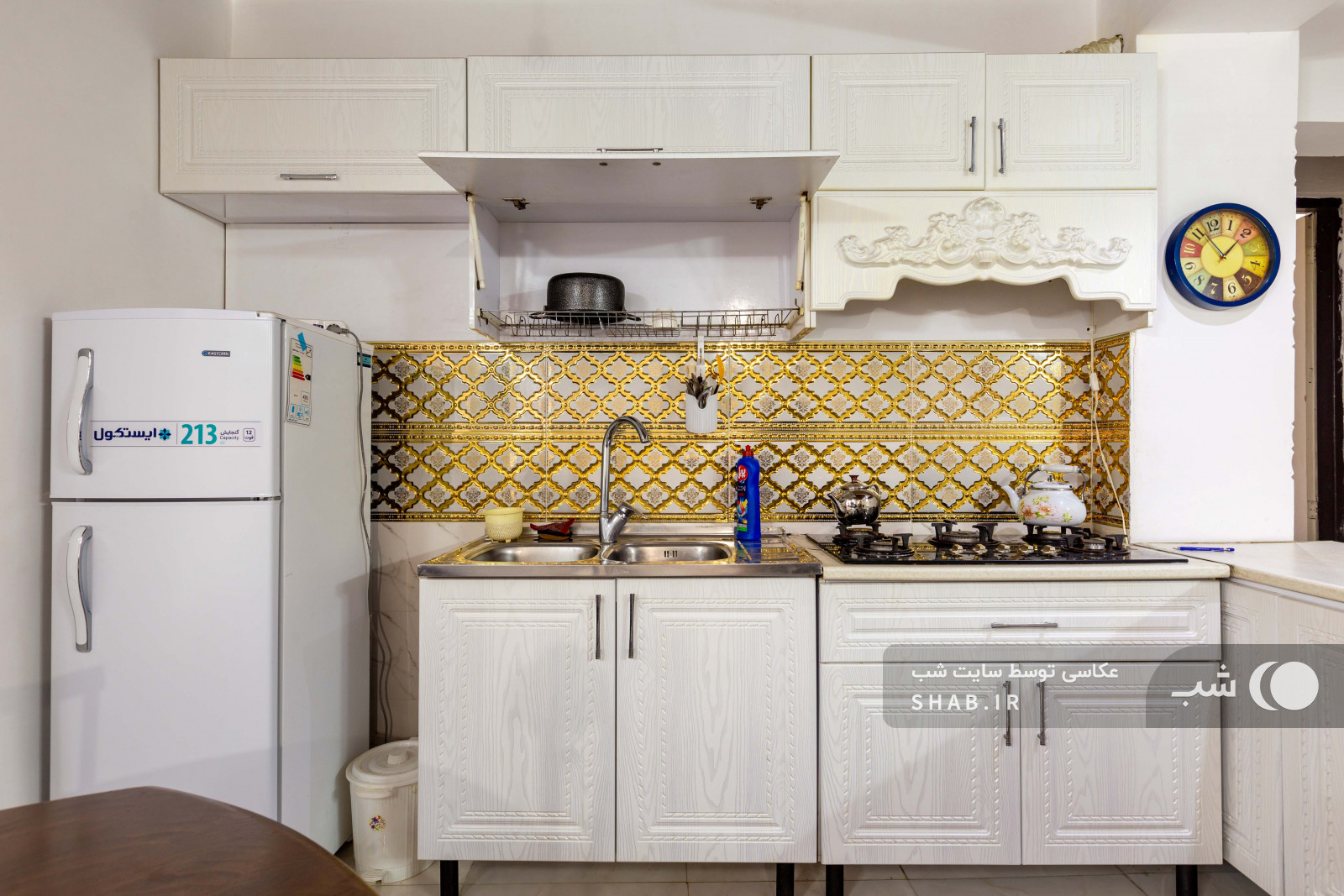 آشپزخانه طبقه بالا