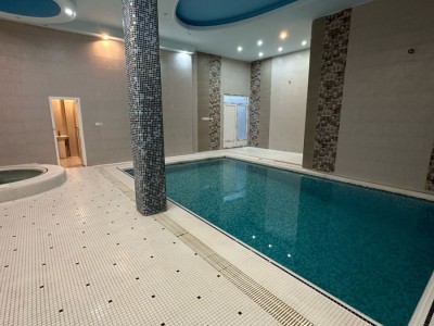 ویلای چهارخوابه با استخر سرپوشیده وجکوزی آنتیک