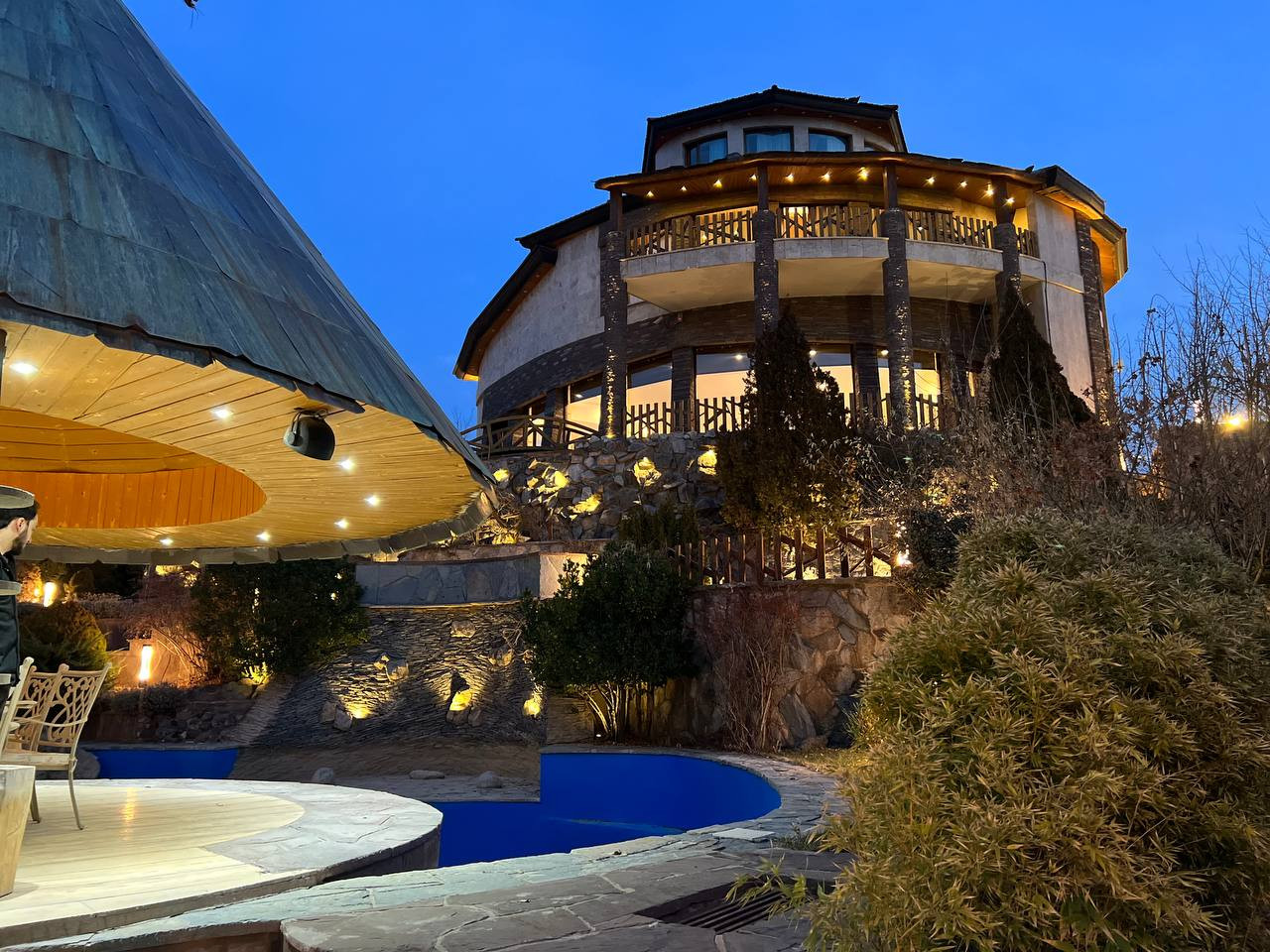 حیاط و استخر (2)