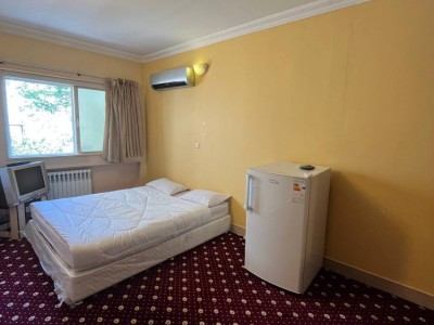 سوئیت نقلی شروین واحد" یک تخت دو نفره"