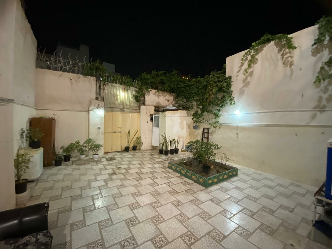 حیاط بزرگ حیاط بزرگ