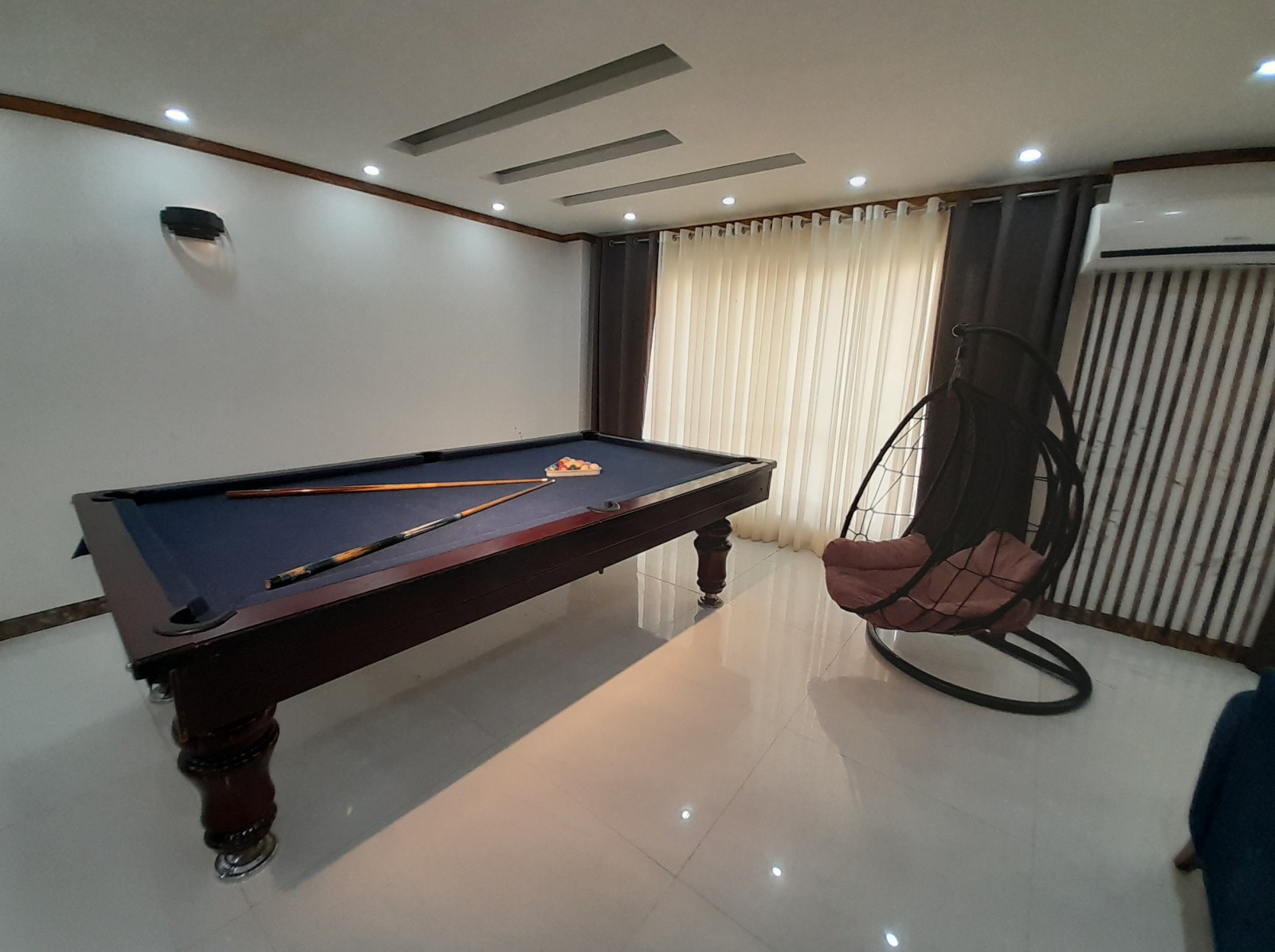 میز بیلیارد طبقه همکف