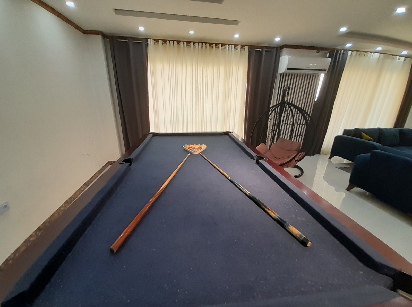 میز بیلیارد طبقه همکف