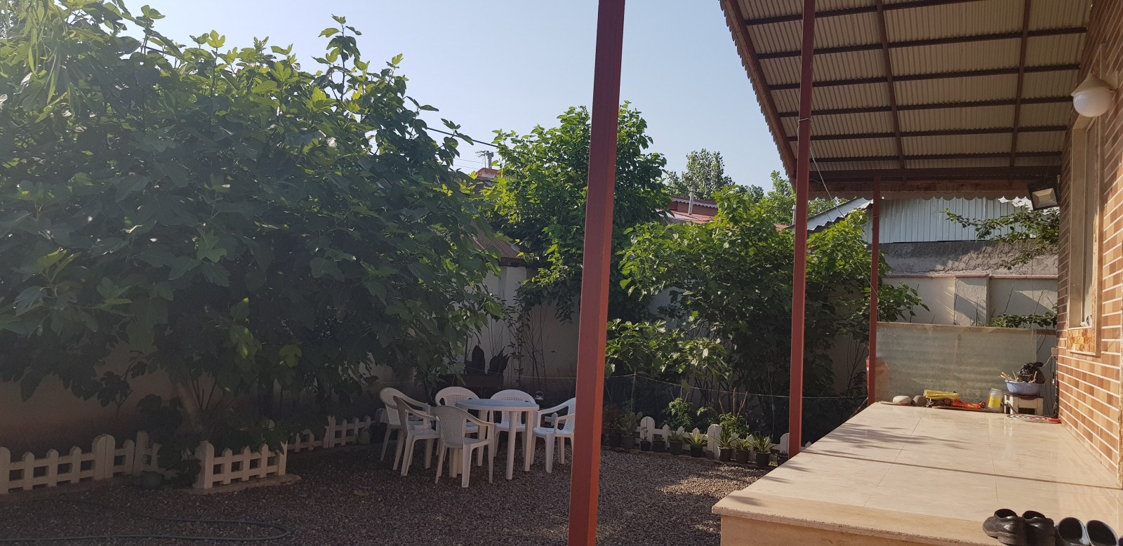 تراس و حیاط